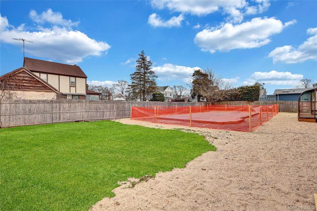 97 Pardee Avenue, Islip, NY 11751