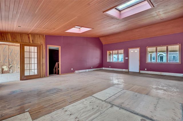 97 Pardee Avenue, Islip, NY 11751