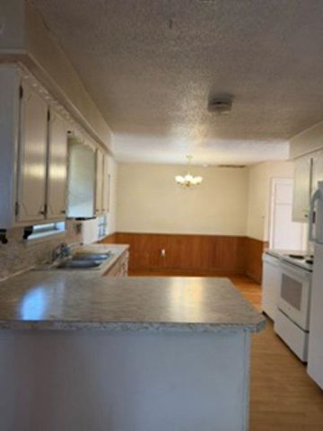 2805 NW Hilltop Dr, Lawton, OK 73507