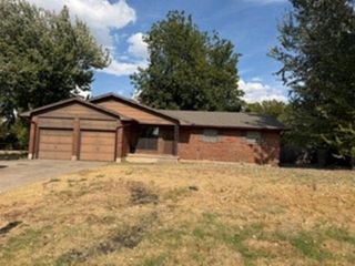 2805 NW Hilltop Dr, Lawton, OK 73507