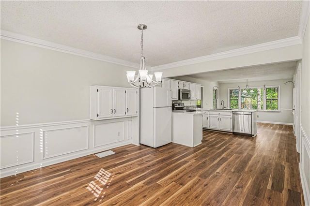 1527 Ridgewood Drive, Lilburn, GA 30047