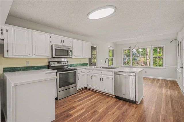 1527 Ridgewood Drive, Lilburn, GA 30047