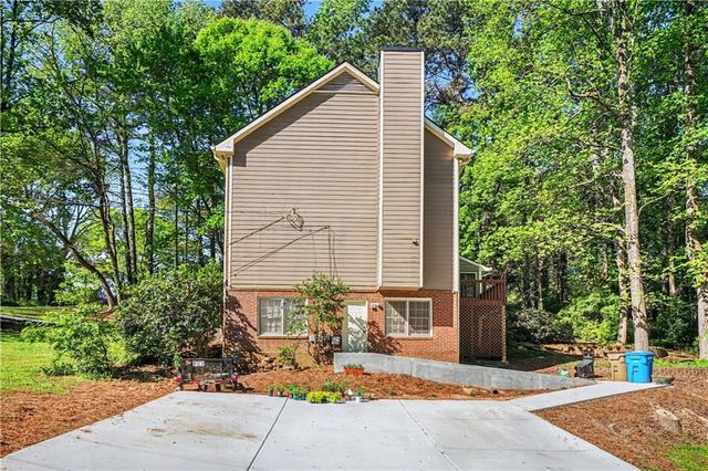 1527 Ridgewood Drive, Lilburn, GA 30047