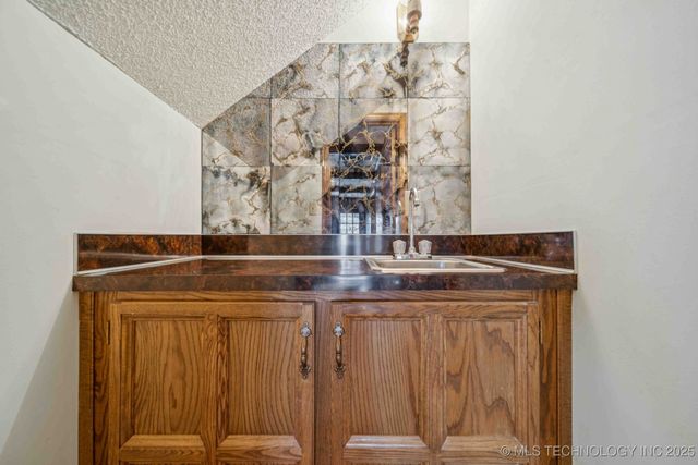 9752 S Lakewood Avenue, Tulsa, OK 74137