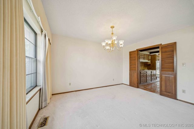 9752 S Lakewood Avenue, Tulsa, OK 74137