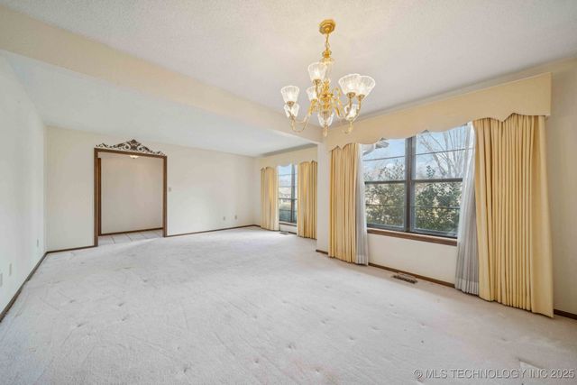 9752 S Lakewood Avenue, Tulsa, OK 74137