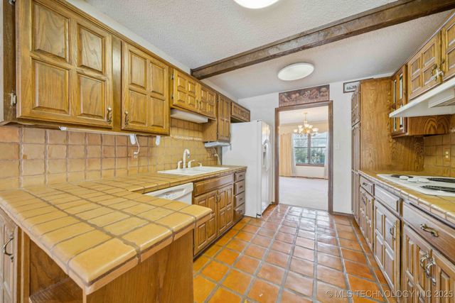 9752 S Lakewood Avenue, Tulsa, OK 74137