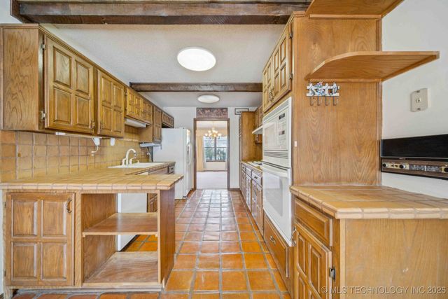 9752 S Lakewood Avenue, Tulsa, OK 74137