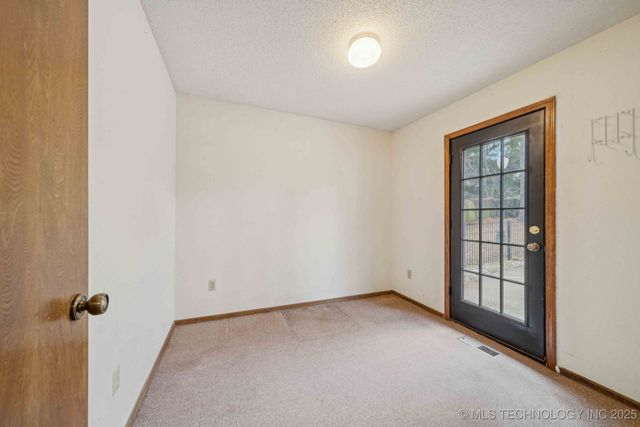 9752 S Lakewood Avenue, Tulsa, OK 74137