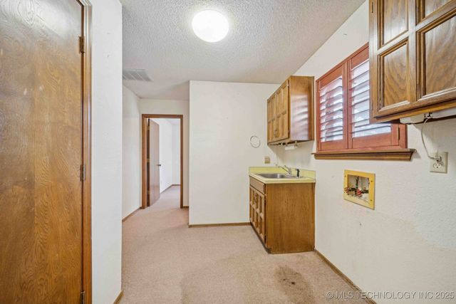 9752 S Lakewood Avenue, Tulsa, OK 74137