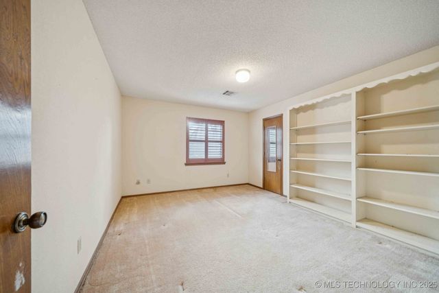 9752 S Lakewood Avenue, Tulsa, OK 74137