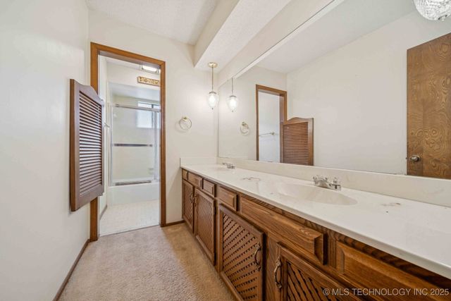 9752 S Lakewood Avenue, Tulsa, OK 74137