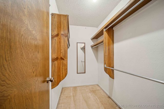 9752 S Lakewood Avenue, Tulsa, OK 74137