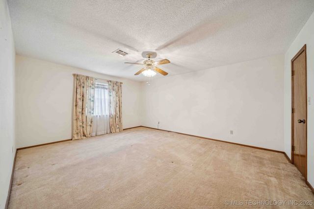 9752 S Lakewood Avenue, Tulsa, OK 74137