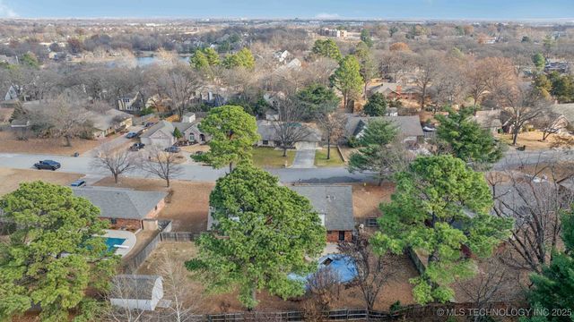 9752 S Lakewood Avenue, Tulsa, OK 74137