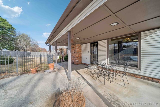 9752 S Lakewood Avenue, Tulsa, OK 74137