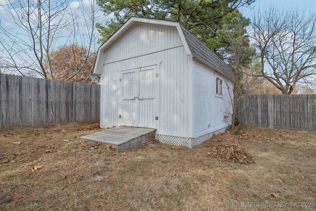 9752 S Lakewood Avenue, Tulsa, OK 74137