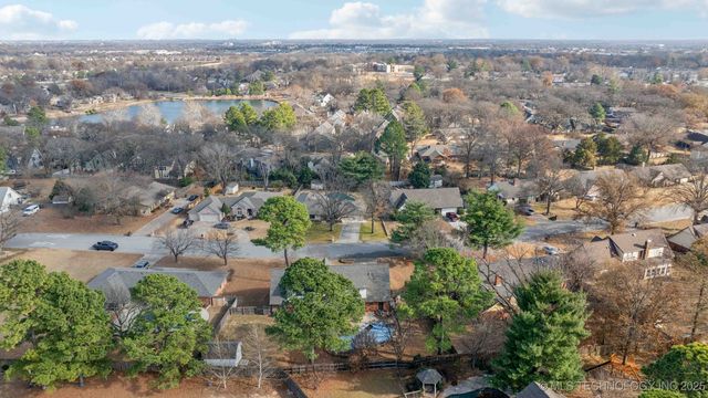 9752 S Lakewood Avenue, Tulsa, OK 74137