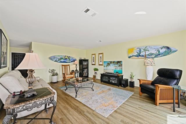 3808 Vista Campana 11, Oceanside, CA 92057