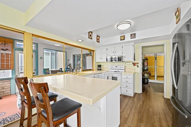 3808 Vista Campana 11, Oceanside, CA 92057