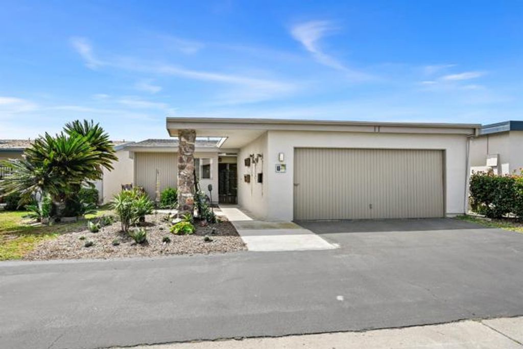 3808 Vista Campana 11, Oceanside, CA 92057