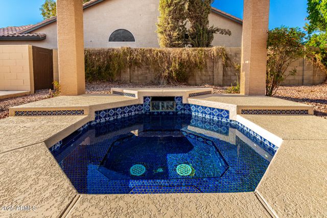 4704 E Hearn Road, Phoenix, AZ 85032