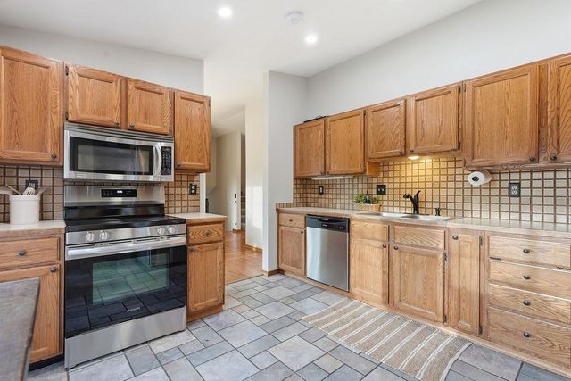 21913 N MEADOWVIEW Dr, Colbert, WA 99005