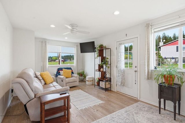 21913 N MEADOWVIEW Dr, Colbert, WA 99005