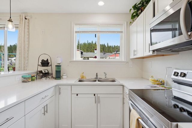 21913 N MEADOWVIEW Dr, Colbert, WA 99005