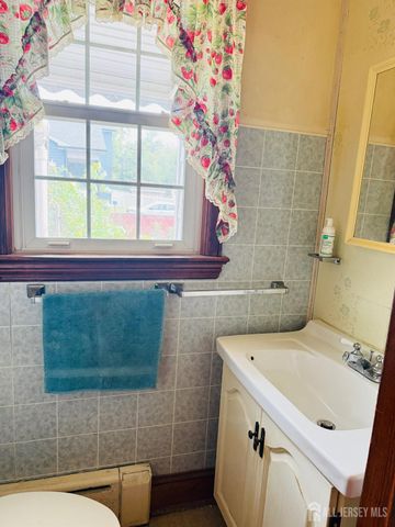 7 Winkler Road, Sayreville, NJ 08872