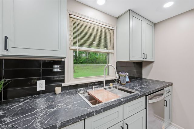 5452 W Webb Road, Youngstown, OH 44515