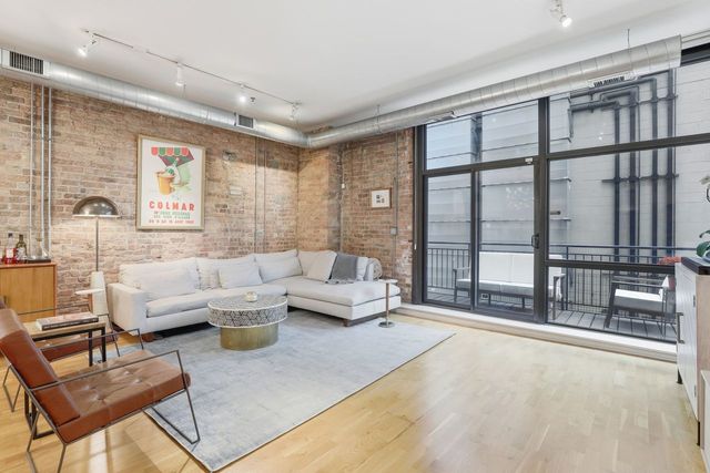 23 N Green Street 202, Chicago, IL 60607