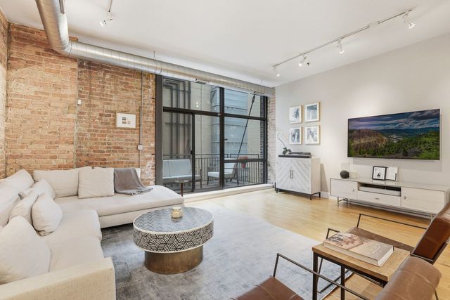 23 N Green Street 202, Chicago, IL 60607