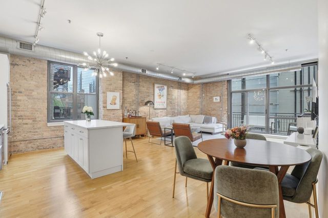 23 N Green Street 202, Chicago, IL 60607