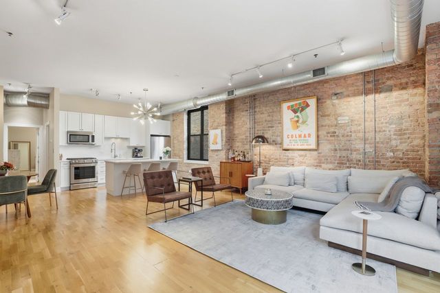 23 N Green Street 202, Chicago, IL 60607