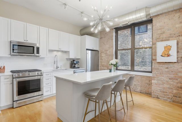 23 N Green Street 202, Chicago, IL 60607