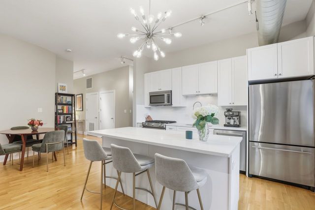 23 N Green Street 202, Chicago, IL 60607
