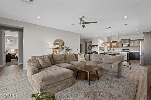 2520 W Moura Drive, Phoenix, AZ 85085