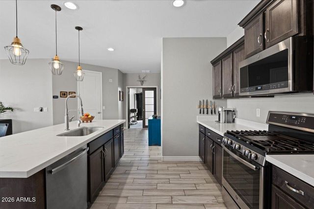 2520 W Moura Drive, Phoenix, AZ 85085