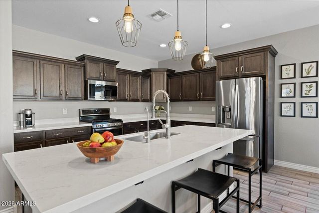 2520 W Moura Drive, Phoenix, AZ 85085