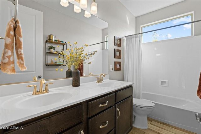 2520 W Moura Drive, Phoenix, AZ 85085