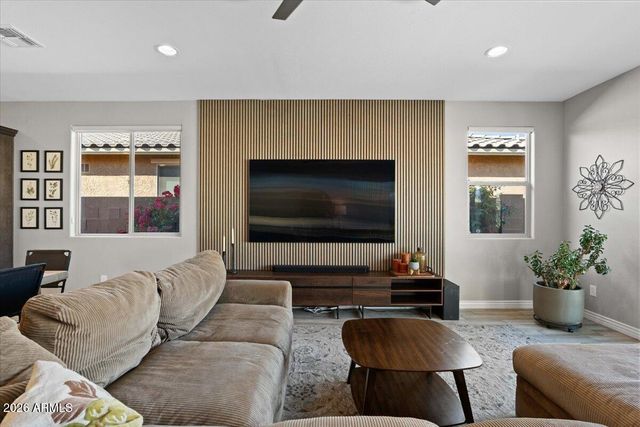 2520 W Moura Drive, Phoenix, AZ 85085