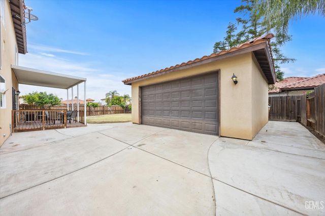 316 Solecita Way, Bakersfield, CA 93314