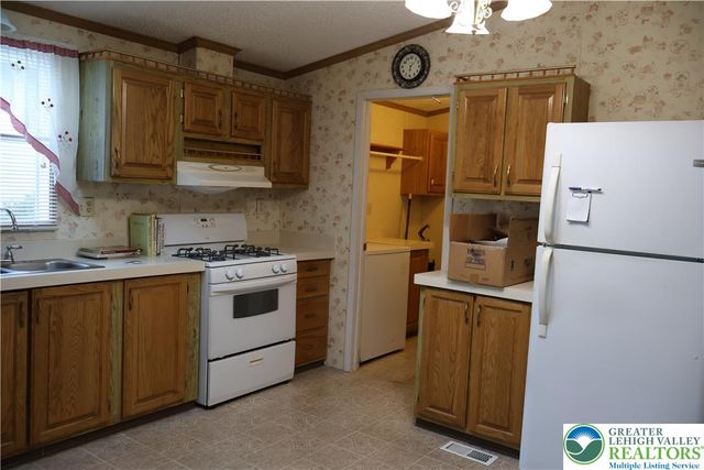 6 Springridge Road, Bath Boro, PA 18014