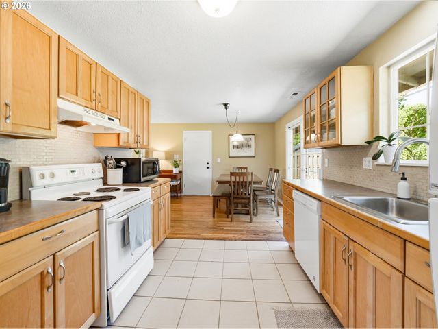13467 Sw DEVONSHIRE Dr, Beaverton, OR 97005