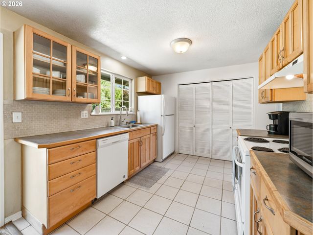 13467 Sw DEVONSHIRE Dr, Beaverton, OR 97005