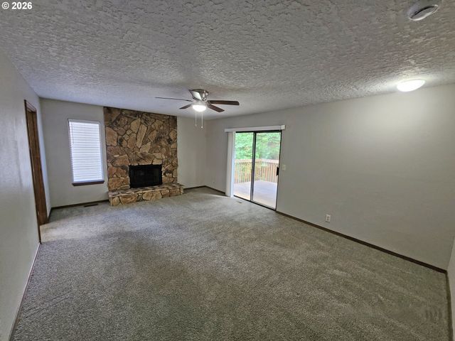 8768 Sw IROQUOIS Dr, Tualatin, OR 97062