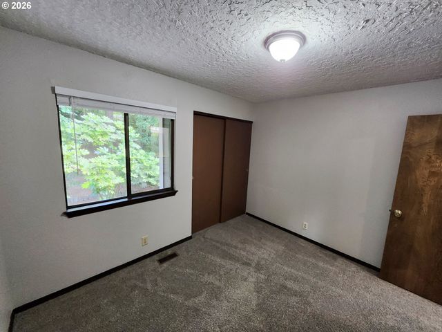 8768 Sw IROQUOIS Dr, Tualatin, OR 97062