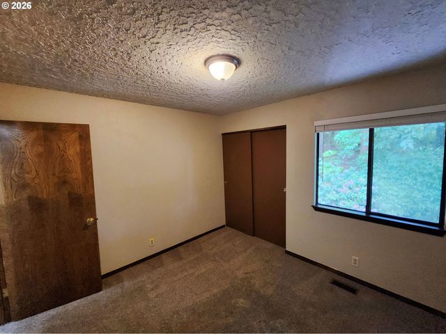 8768 Sw IROQUOIS Dr, Tualatin, OR 97062