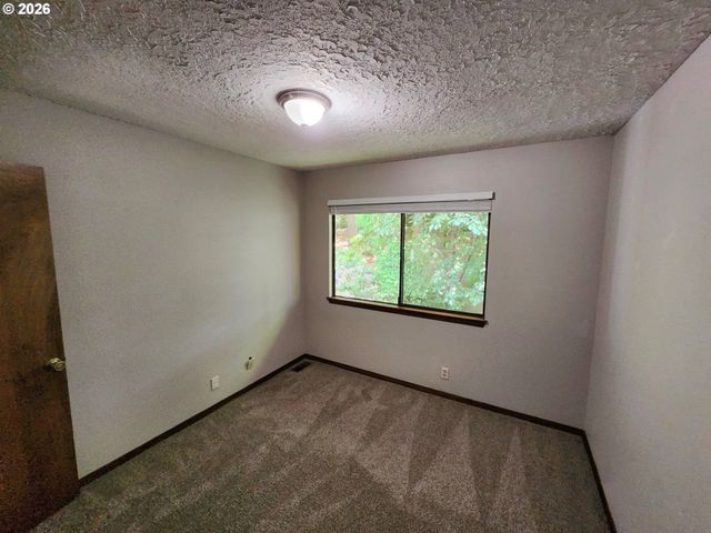 8768 Sw IROQUOIS Dr, Tualatin, OR 97062